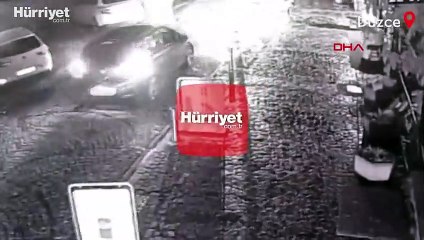 Yoldan geçerken kavgada ateşlenen silahla yaralandı