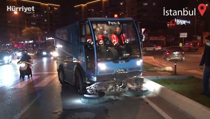 Bakan Varank yılbaşına temizlik görevlileri ile birlikte girdi