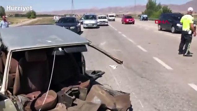 İki otomobil çarpıştı, biri ikiye bölündü: 5 yaralı