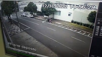 Homem tem motocicleta furtada na Zona I em Umuarama
