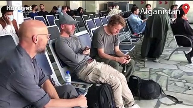 Taliban’ın kontrolündeki Kabil havaalanında kadın personel işlerine geri döndü