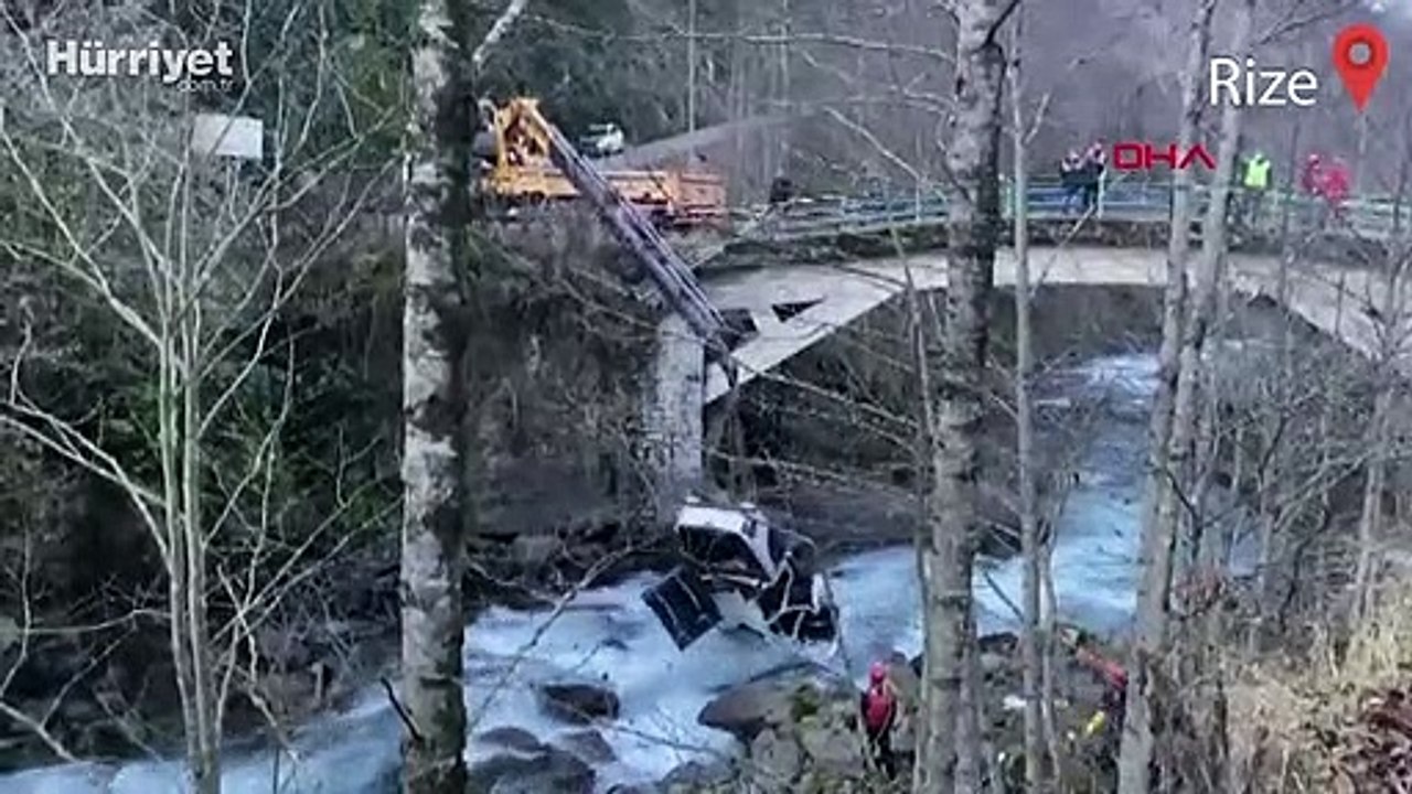 Rize'de kamyonet dereye uçtu