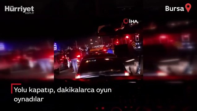 Bursa’da yolu trafiğe kapatıp eğlendiler!