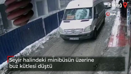 Seyir halindeki minibüsün üzerine buz kütlesi düştü...O anlar kamerada