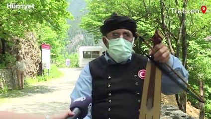 Sümela'nın kemençecisi 18 yıldır kemençesini aynı bölgede çalıyor