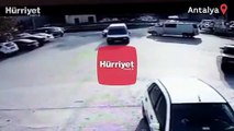 Yolun ortasında drift yaparken polis aracıyla burun buruna geldi