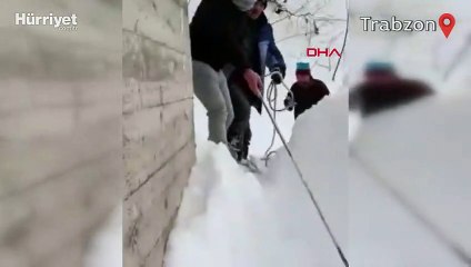 Karda patika yolda mahsur kalan 4 kişi kurtarıldı