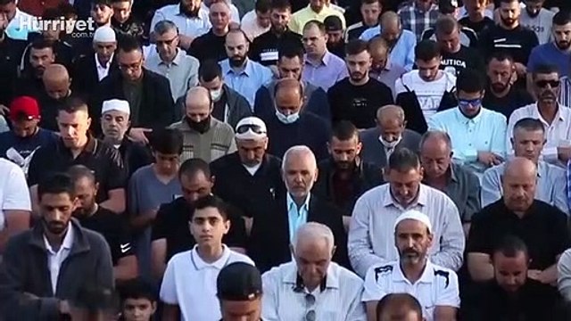 Yüz binden fazla Müslüman bayram namazını Mescid-i Aksa'da kıldı