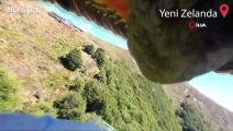 Yeni Zelanda’da bir papağan, çaldığı kamera ile uçuşunu filme aldı