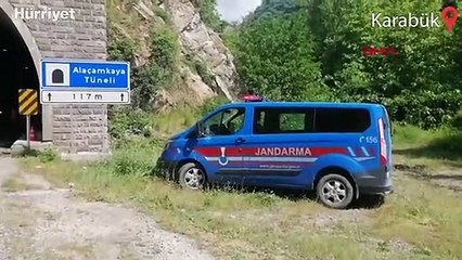 Karabük'te feci kaza! Otomobiller kafa kafaya çarpıştı