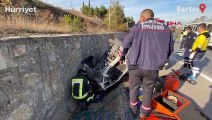 Otomobil su kanalına devrildi, sıkışan sürücüyü itfaiyeciler kurtardı
