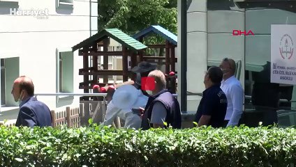 Bakırköy'de okul duvarından 50 kilo bal çıktı