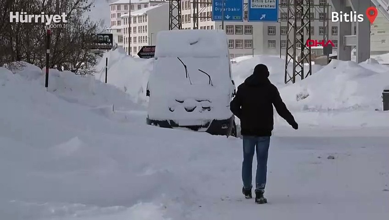 Bitlis merkezinde kar kalınlığı bir metreyi aştı
