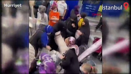 İstanbul Bağcılar'da indirimli halı izdihamı