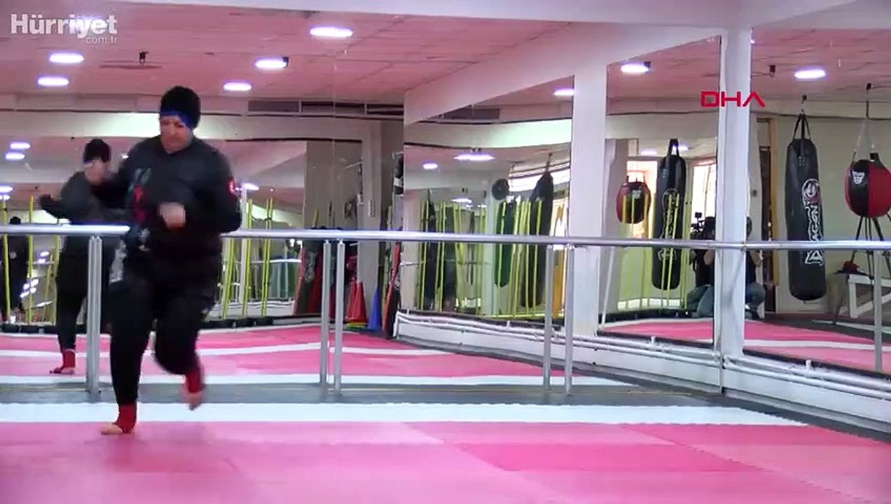 'Teyze kick boks yapamaz' dediler, ilk turnuvadan madalya ile döndü