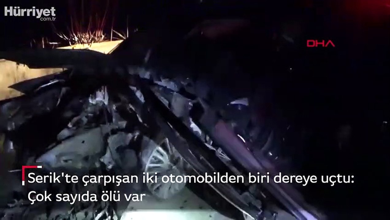 Serik'te çarpışan iki otomobilden biri dereye uçtu: Çok sayıda ölü var