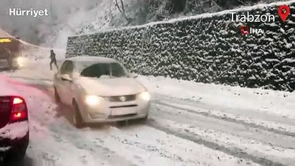 Trabzon’da araçlar yolda mahsur kaldı