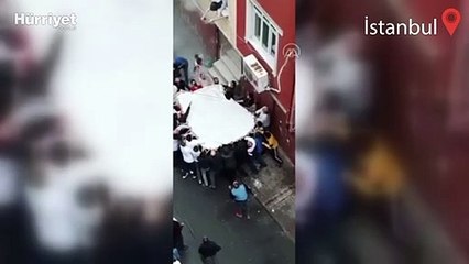 Esenler'de yangın çıkan apartmanda mahsur kalan vatandaşlar kurtarıldı