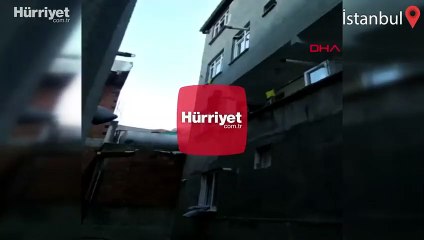 Pencerede mahsur kalan hırsız, bina sakinlerine yalvardı!