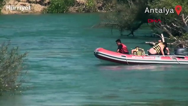 Irmakta su seviyesi aniden yükselince adacıkta mahsur kaldılar