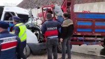 Tokat'ta servis minibüsü kamyonetle çarpıştı 2 ölü