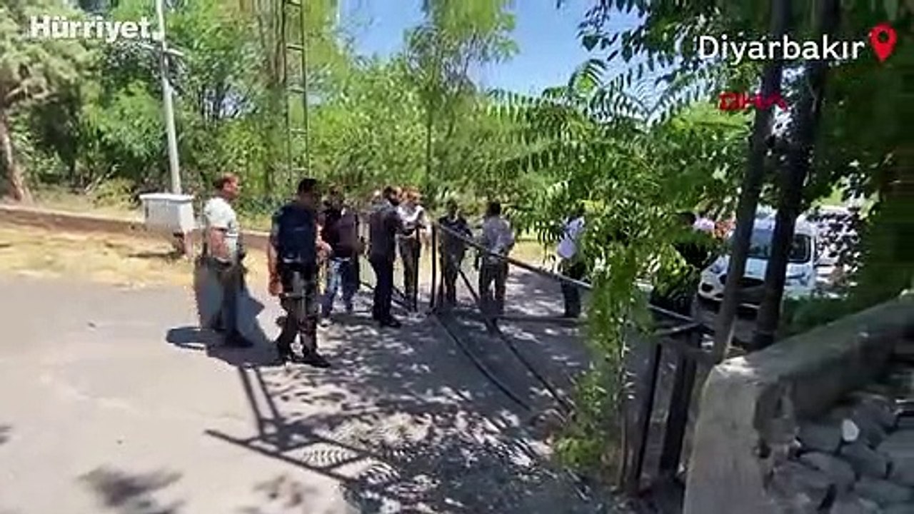 Komşu kafe çalışanlarının taşlı, sopalı, silahlı kavgası