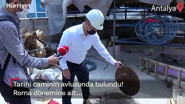 Tarihi camide restorasyon sırasında mozaik ortaya çıktı