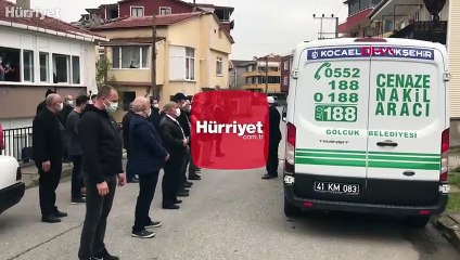 下载视频: Koronavirüsten ölen çift son yolculuğuna uğurlandı