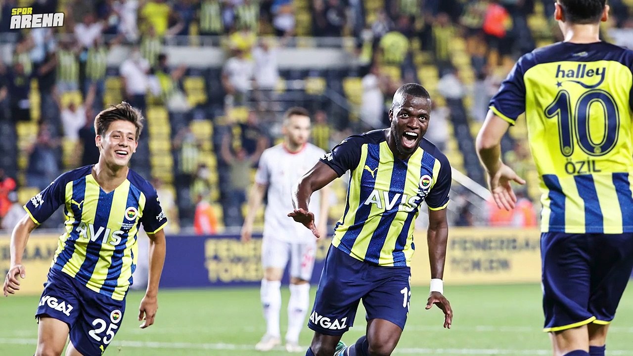Burak Yılmaz Fenerbahçe'de bir araba gol atar,...
