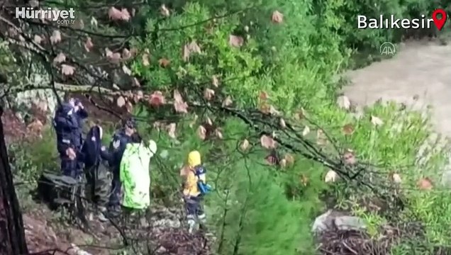 Çöken ahşap köprüden dereye düşerek suya kapılan kadın öldü