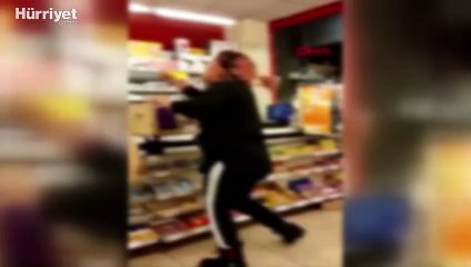 Hırsızlık şüphelisi 2 kişinin marketteki taşkınlık anları kamerada