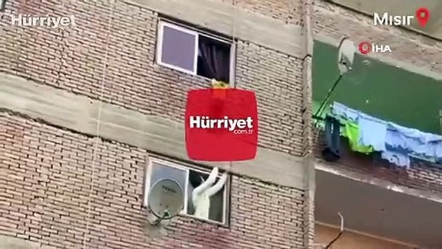 3. kattan düşmek üzere olan çocuğu böyle kurtardı