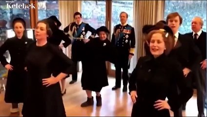 'Kraliçe' ile 'başbakan' omuz omuza dansta