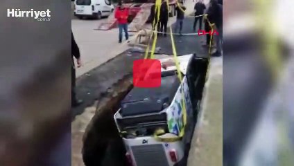 Rize'de sahildeki yürüyüş yolunda göçük oluştu! Belediye aracı çukura düştü