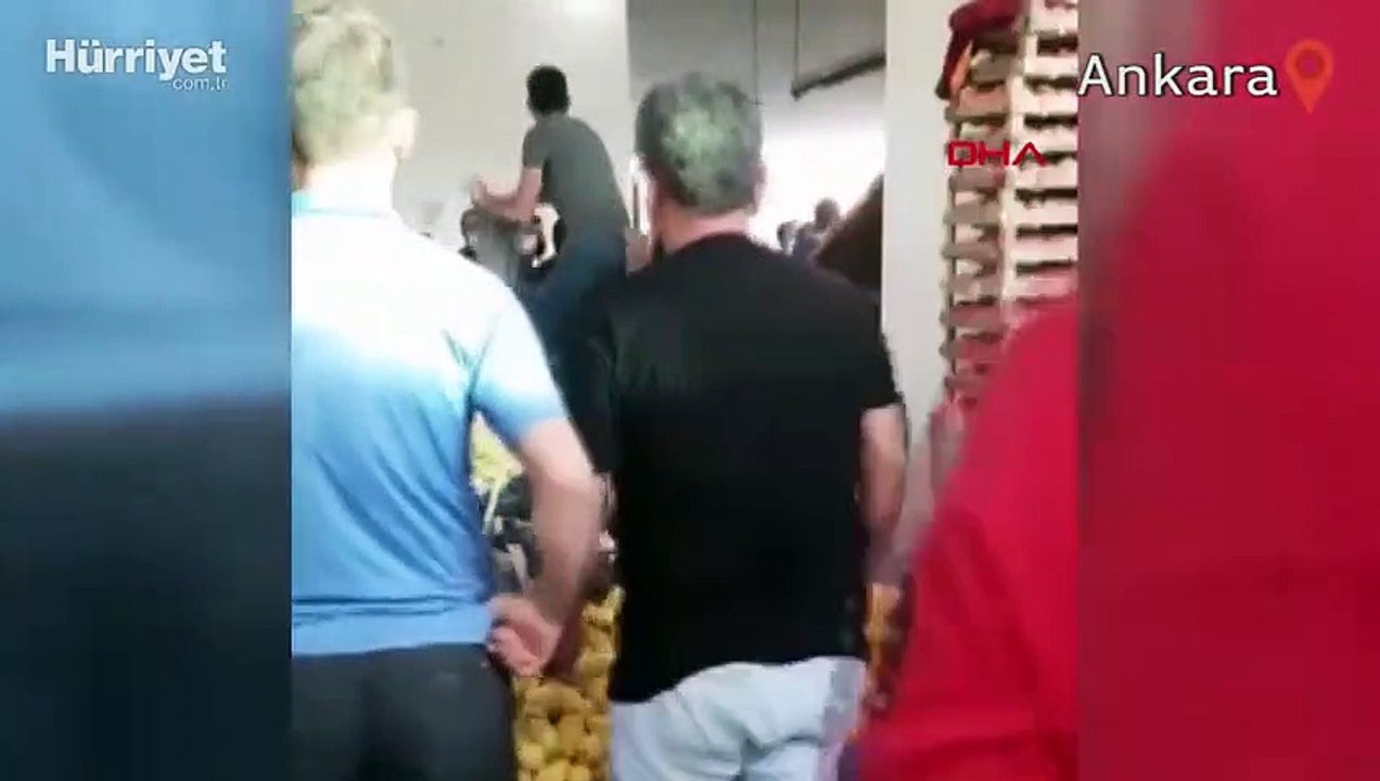 Esnaf ile müşteri arasında 'ezik şeftali' kavgası: 4 yaralı, 13 gözaltı