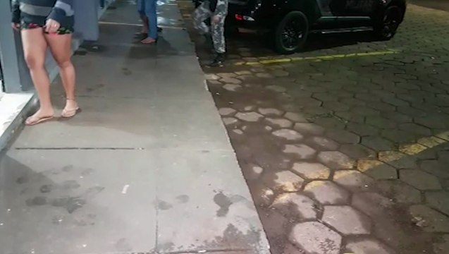 Jovens são detidos no Santa Cruz com drogas e arma de fogo