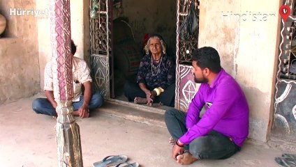 Hindistan'da 70 yaşındaki Jivunben Rabari, ilk çocuğunu dünyaya getirdi