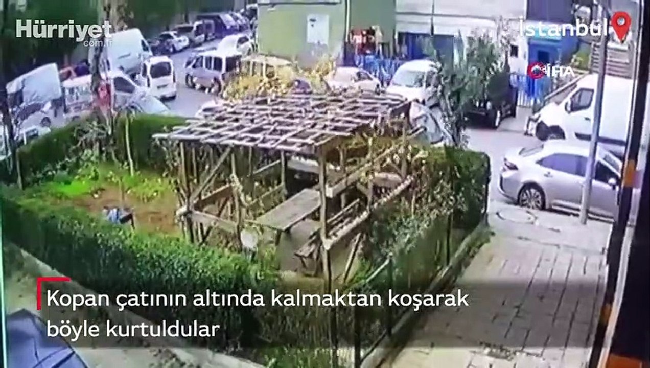 Kopan çatının altında kalmaktan koşarak böyle kurtuldular