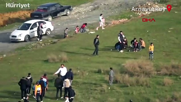 Kısıtlamayı dinlemediler polisi görünce böyle kaçtılar