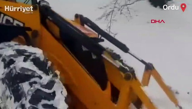 Ordu’da kar kalınlığı insan boyunu geçti! Sosyal medyada ilgi gören fotoğraf...