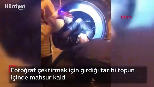 Fotoğraf çektirmek için girdiği tarihi topun içinde mahsur kaldı