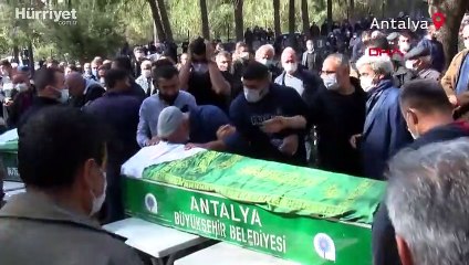 Antalya'da feci kazada ölenler toprağa verildi