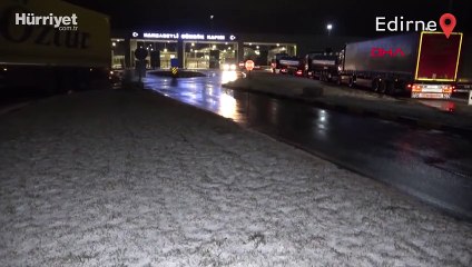 Edirne'de kar kenti beyaza bürüdü