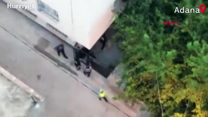 Evden sepet sarkıtarak satış yapan uyuşturucu tacirine suçüstü