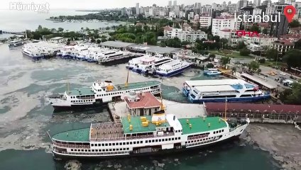 Bostancı Sahili'ni saran deniz salyası havadan görüntülendi