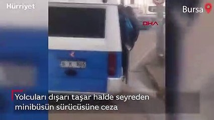 Trafikte tepki çeken görüntü! Yolcular dışarı taşar halde yolculuk etti