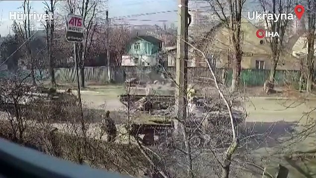 Rus askerleri Ukrayna'nın Bucha şehrinde ilerlemeye çalışıyor