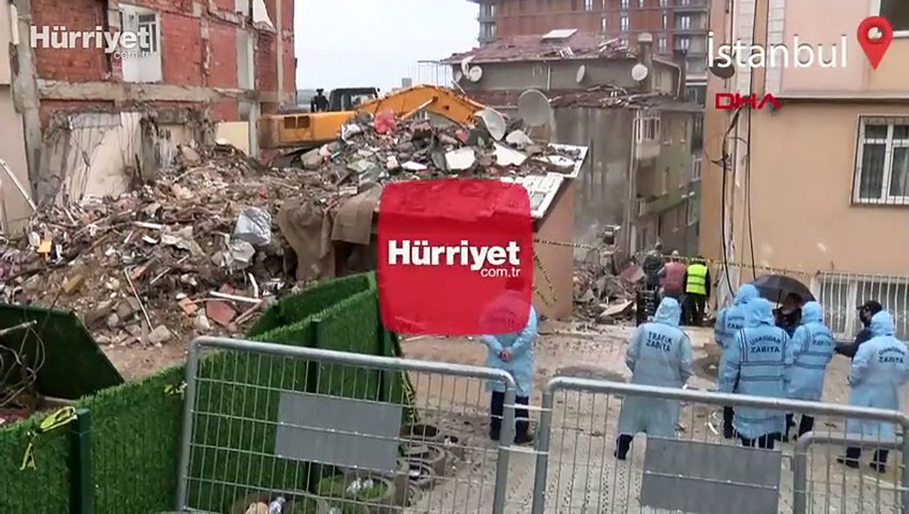 Üsküdar’da istinat duvarı çöktü  sokak trafiğe kapandı