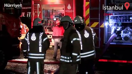 Büyükçekmece'de çatı izolasyon malzemesi deposunda yangın