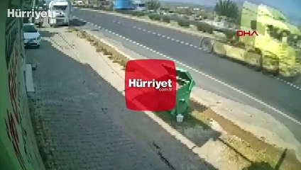 Ölüm teğet geçti: Motosiklet sürücüsünün mucize kurtuluşu kamerada